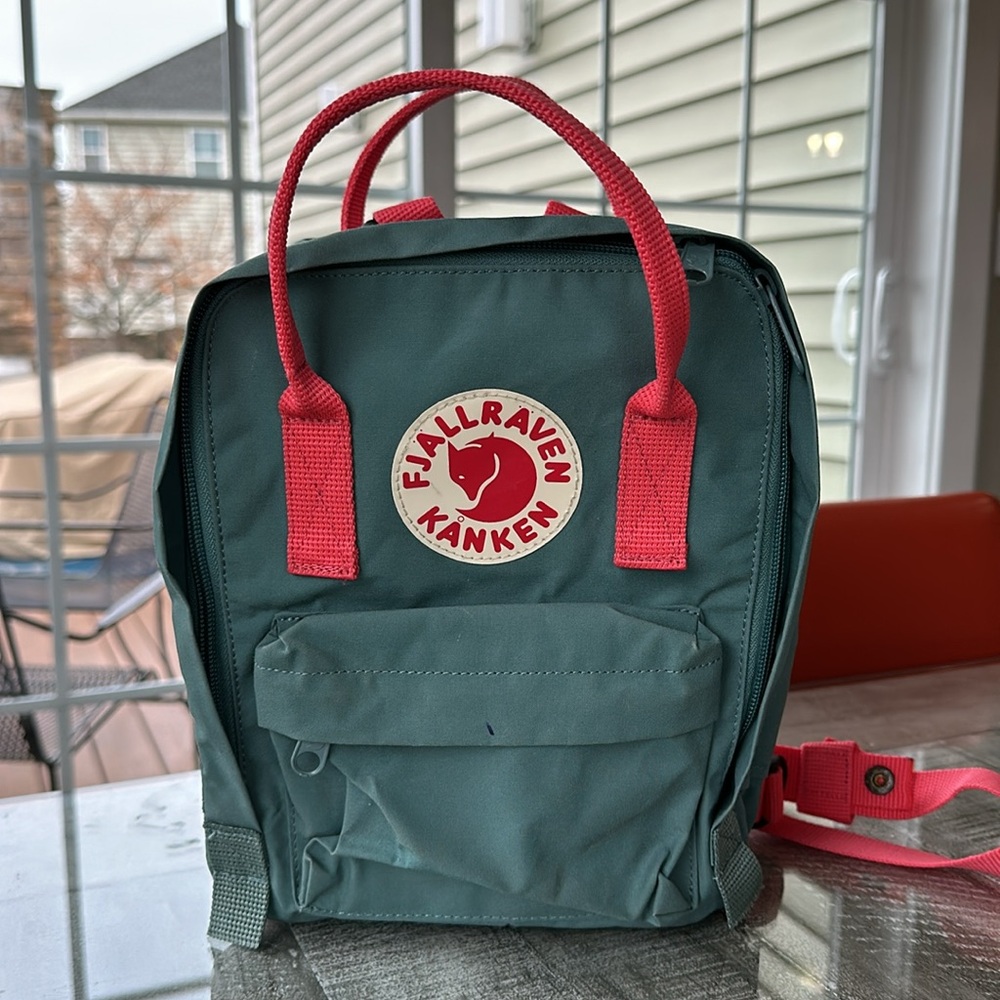 Like new Fjallraven Kanken mini backpack